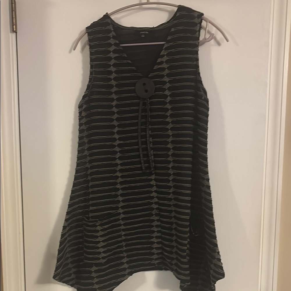 Kaktus Black and beige Patterned Sleeveless Top